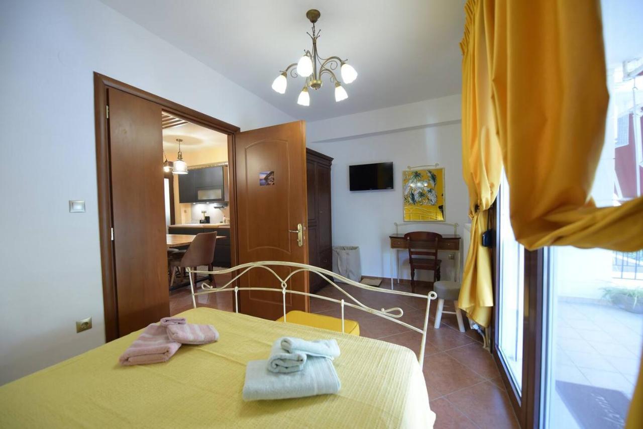 Amalfi Luxury Apartment Komotiní Luaran gambar